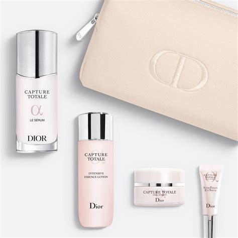 cadeau dior avec achat trousse|3 produits de soin Capture Totale dans une trousse Dior .